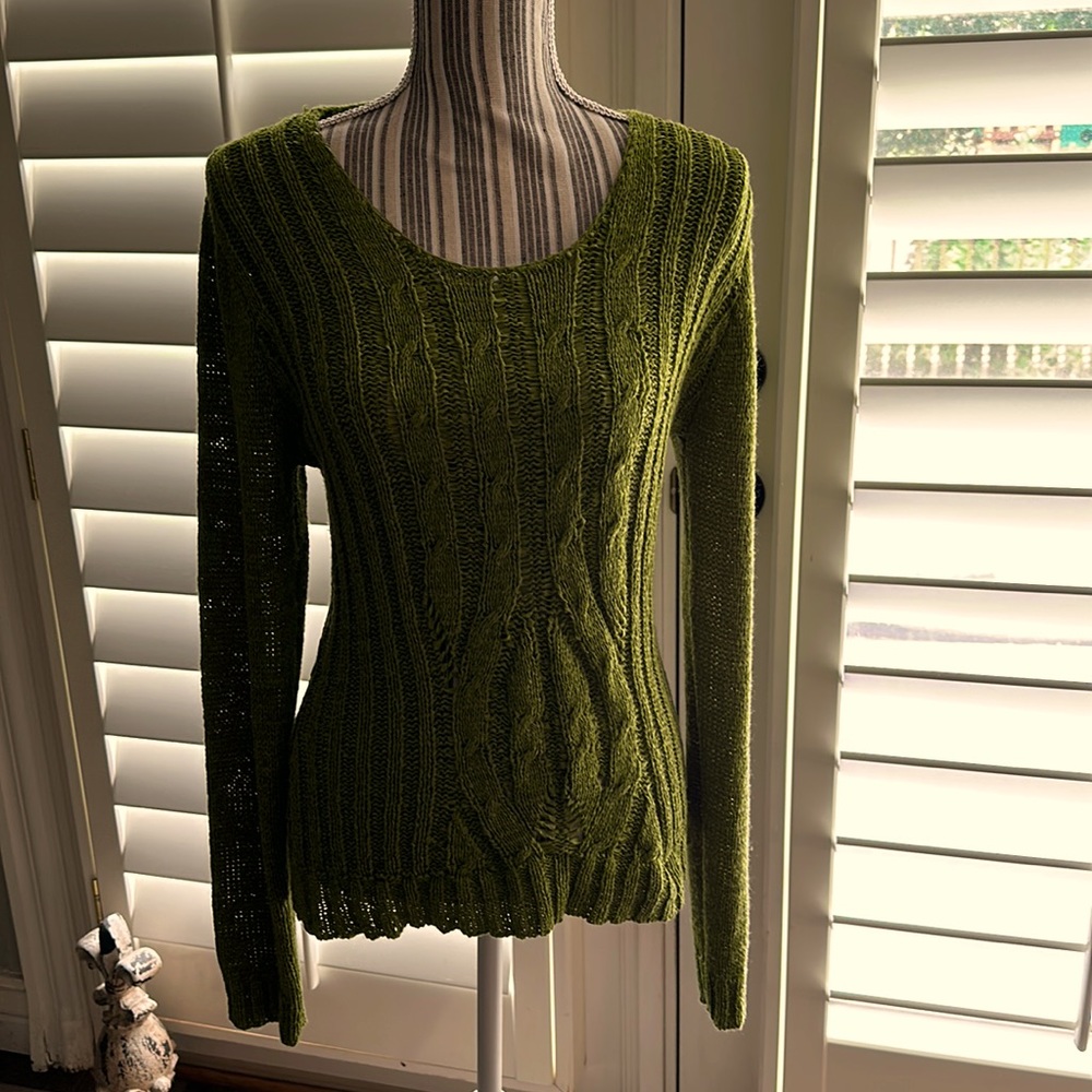 Beautiful long sleeve cable knit green sweater in perfect condition!  NW